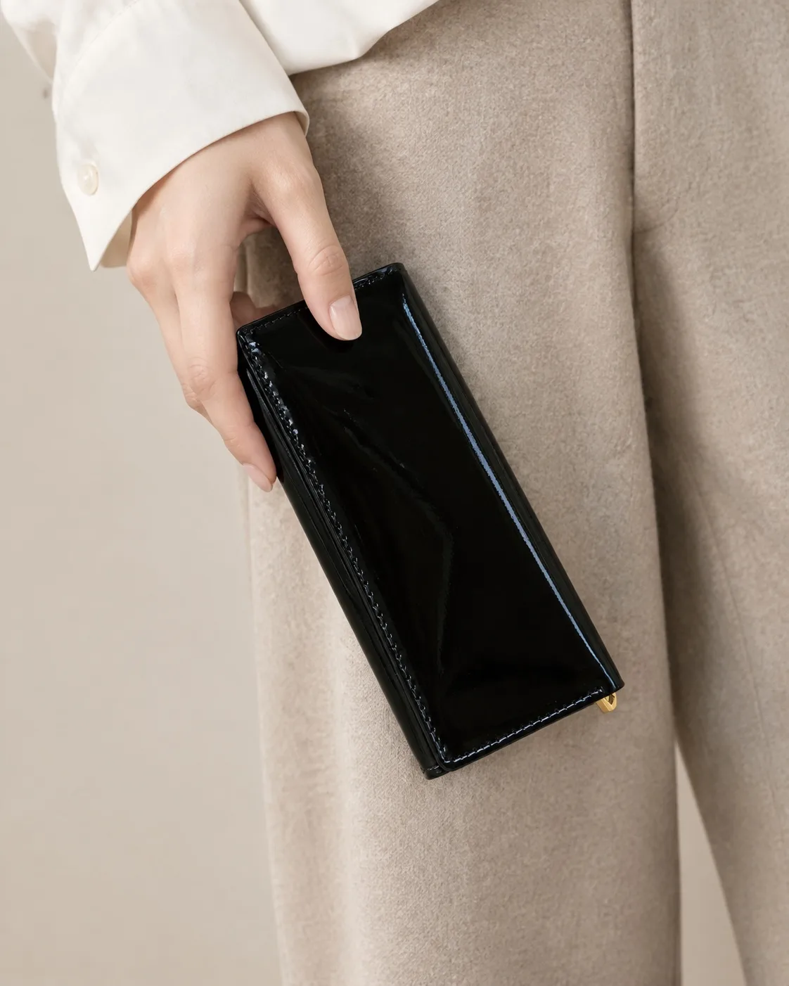 Noir Long Wallet held in the hand