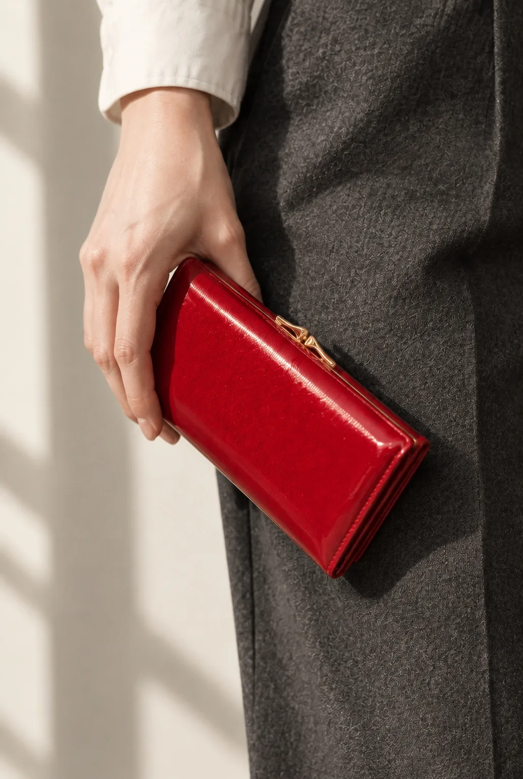 Patent Evening wallet held in the hand